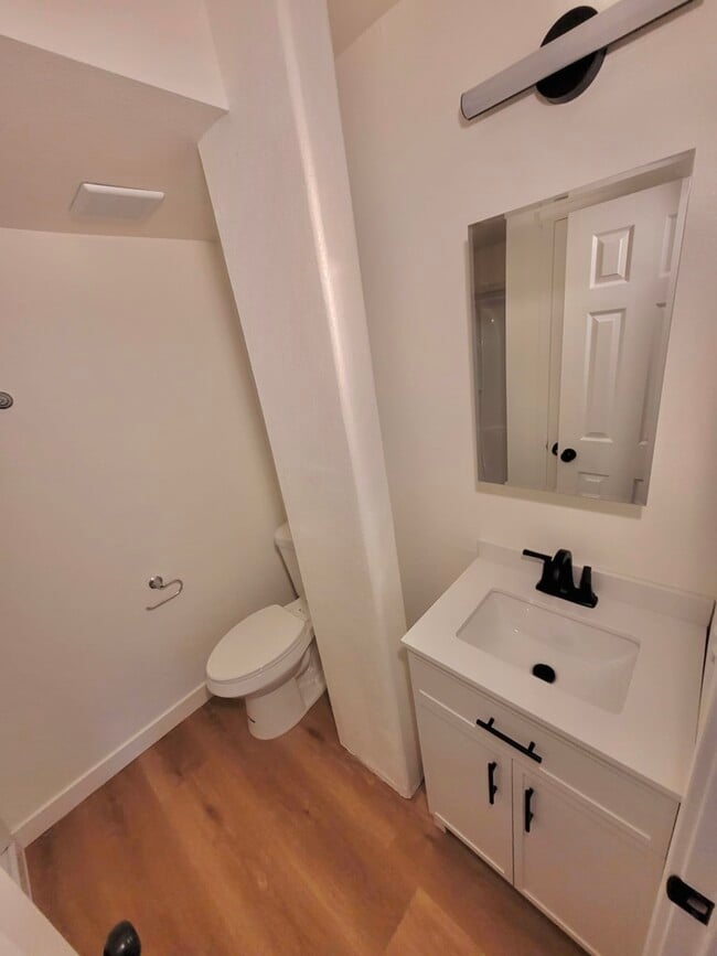 Building Photo - 1550 Encino Dr