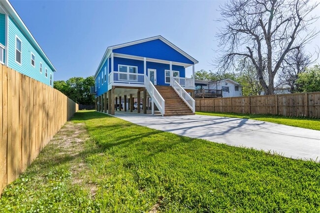 Building Photo - 4620 N Railroad Ave