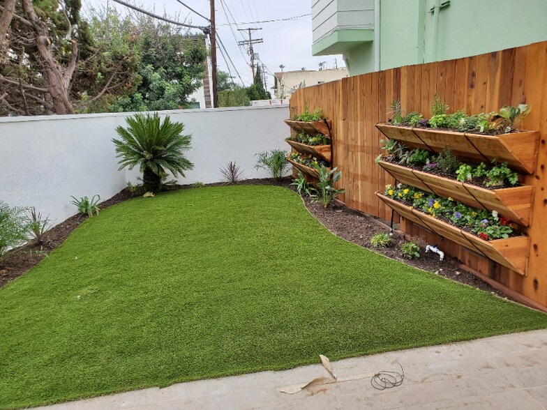 Building Photo - 3004 Kelton Ave