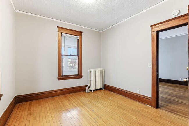 Building Photo - 977 Fremont Ave E