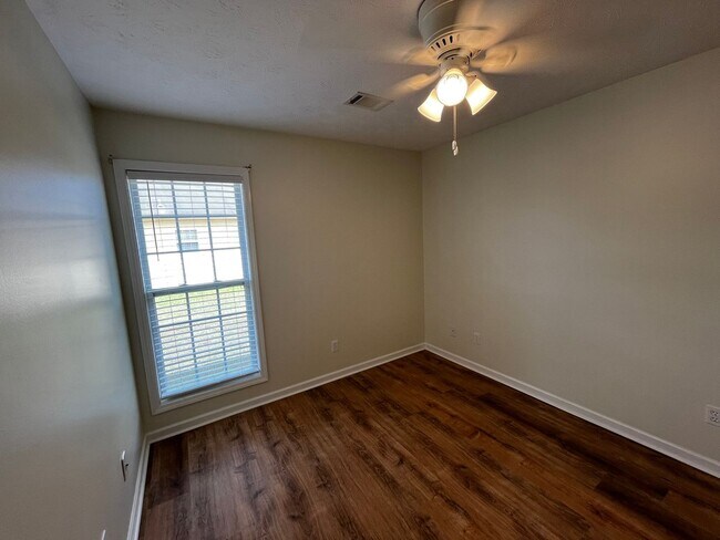 Building Photo - New On the Market!