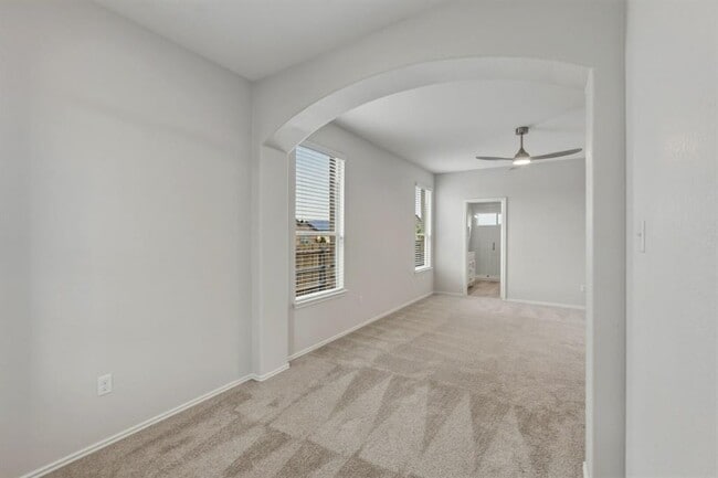 Building Photo - 301 Serpentine Ln