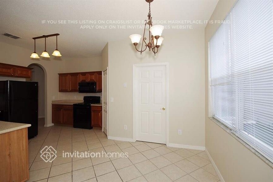 Building Photo - 5011 Bellthorn Dr