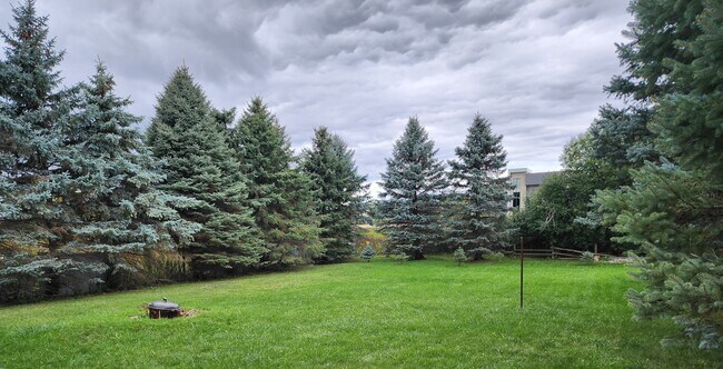 Building Photo - 1376 W Hiawatha Dr
