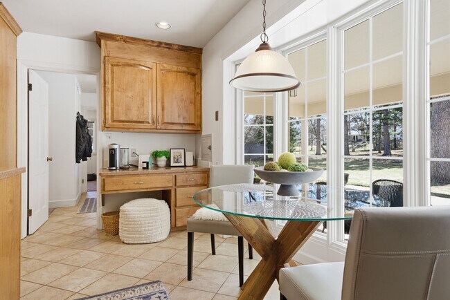 Building Photo - 2050 Cherryville Rd