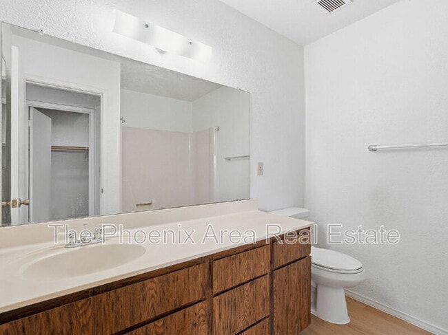 Building Photo - 2232 W Lindner Ave