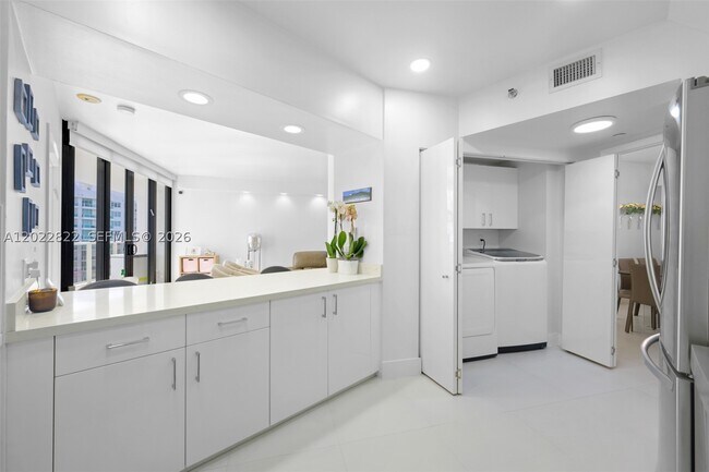 Building Photo - 20281 E Country Club Dr