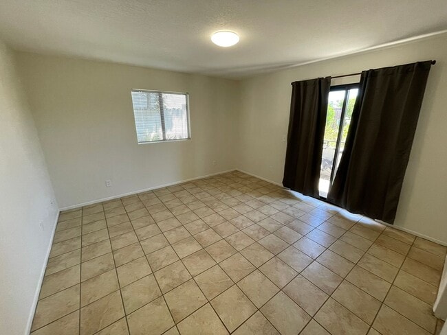 Building Photo - 5 Bedroom 2 Bathroom Apartment in Goleta