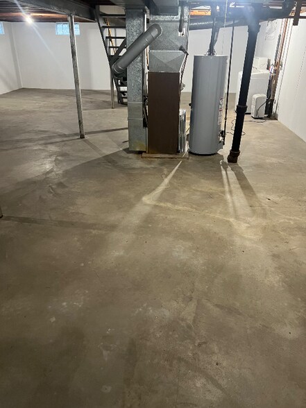 Building Photo - 1723 Parkway Dr