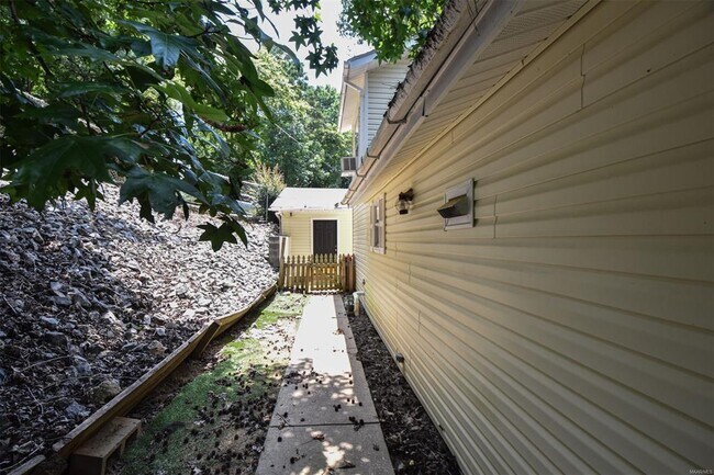 Building Photo - 555 Shady Acres Rd