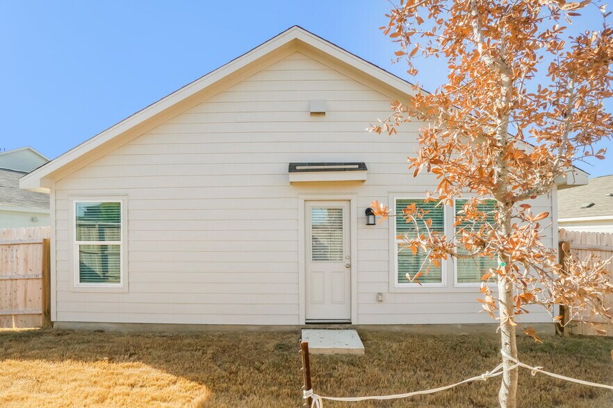 Building Photo - 14735 Brandy Brk