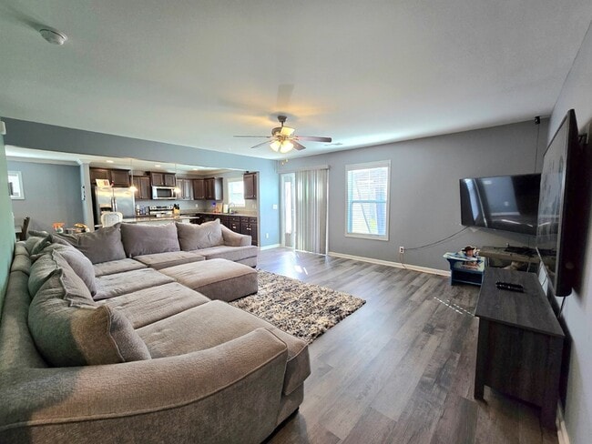 Building Photo - 1718 Smalls Dr