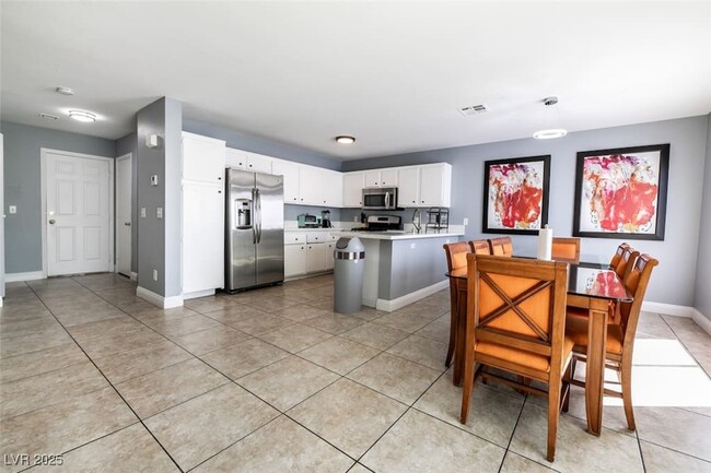 Building Photo - 3833 Via Lucia Dr