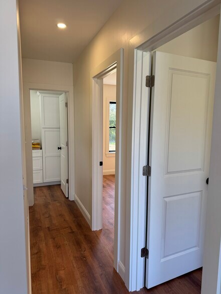 Building Photo - 430 Ridge Rd