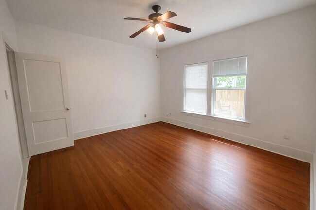 Building Photo - 10515 N Mopac Expy