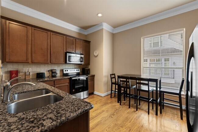 Building Photo - 9125 Harbor Hills Dr