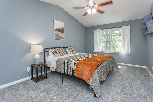 Building Photo - 3 Bedroom Home in Massanutten!!!