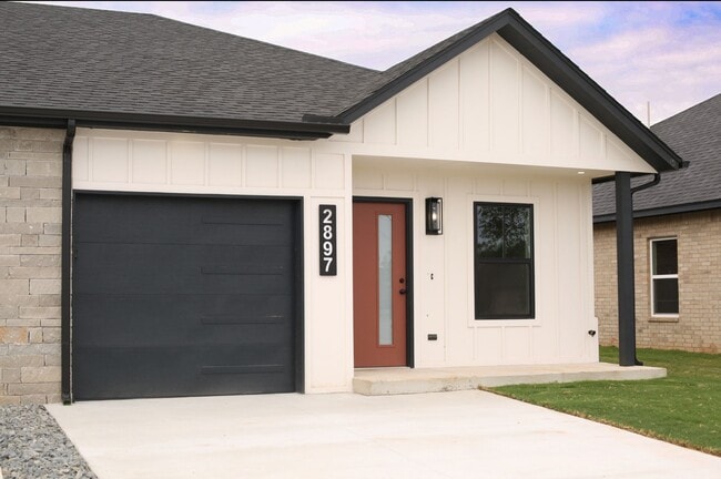 Building Photo - Glenhaven Townhomes