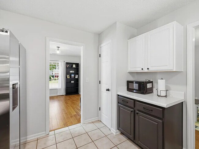Building Photo - Earn Wealth While Leasing - Like a Homeowner - Lease to Own