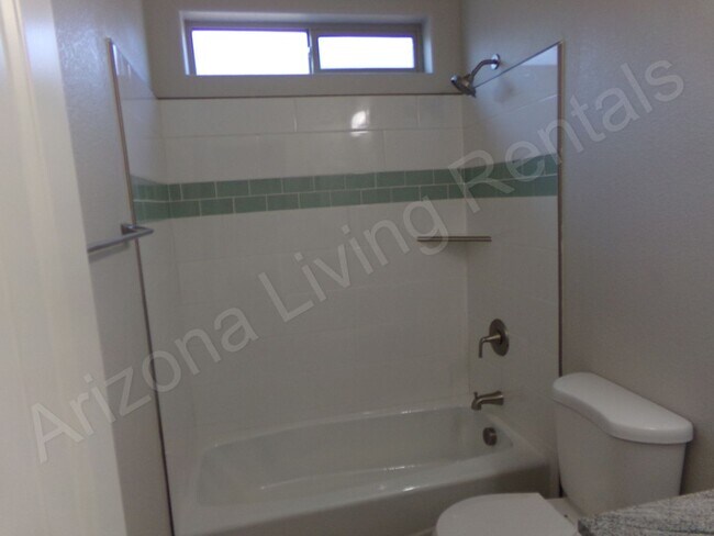 Building Photo - GORGEOUS 3 BEDROOM 2 BATHROOM HOME