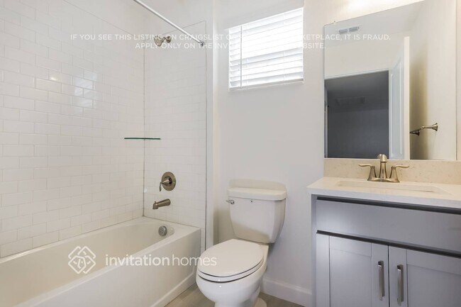 Building Photo - 14110 17 Ct E