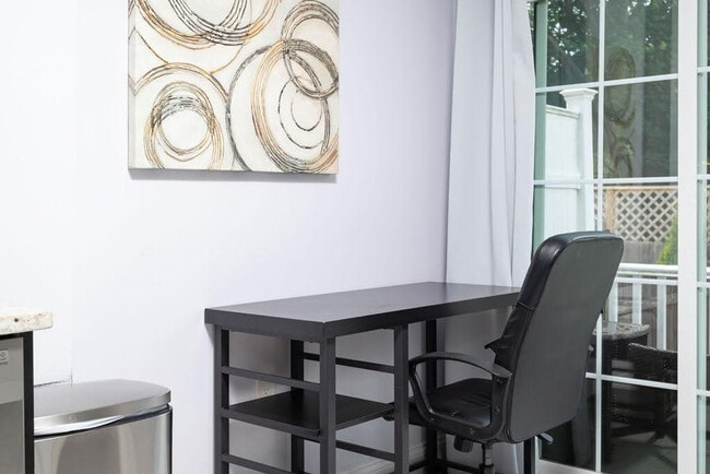 Building Photo - 7 Summit Ave