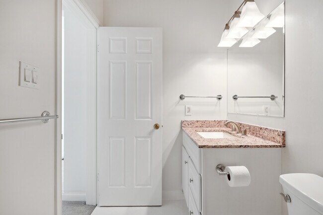 Building Photo - 1406 Post St