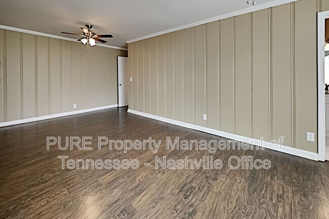 Building Photo - 537 Whispering Hills Dr