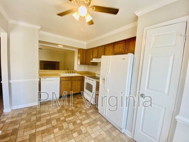 Building Photo - 5142 Settlers Park Dr