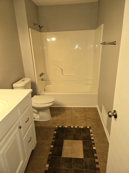 Hall Bath - 120 W North Ave