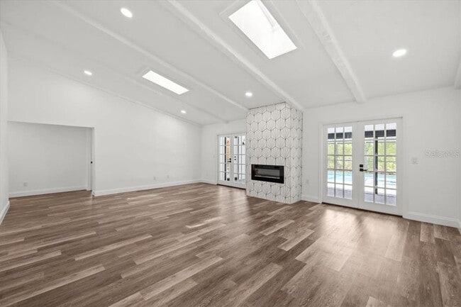 Building Photo - 11218 Creek View Dr