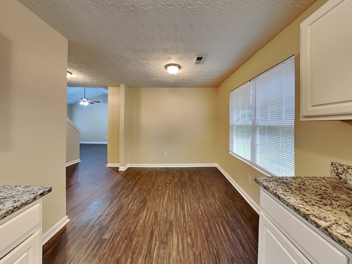 Building Photo - 9135 Jefferson Village Dr SW