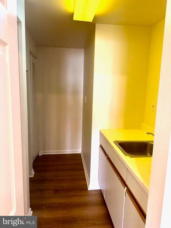 Building Photo - 898 Bayridge Dr