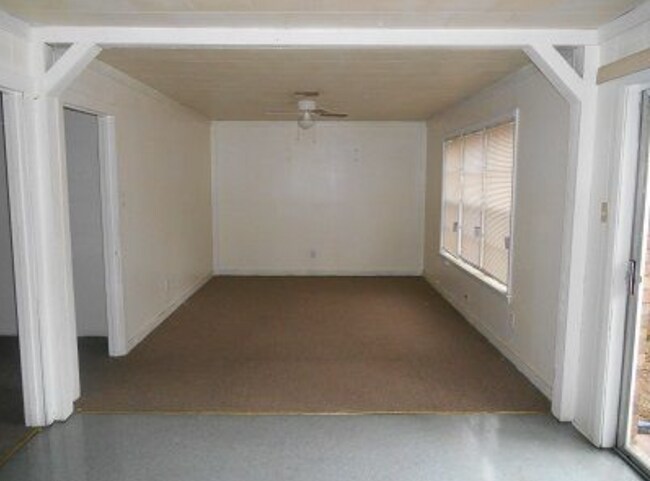Building Photo - 105 Garden Ln