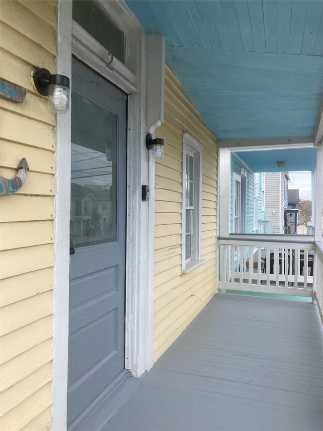 Building Photo - 817 10th St