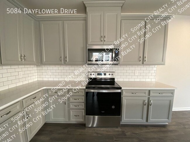 Building Photo - 5084 Dayflower Dr