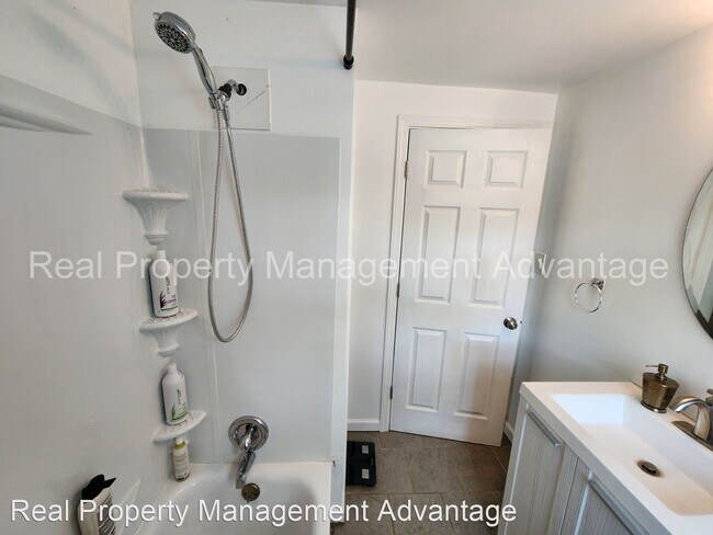 Building Photo - 4 br, 2 bath House - 23045 Church St.