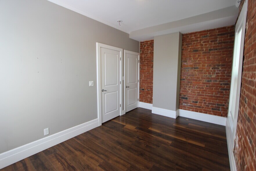 Building Photo - 164 N 18th St