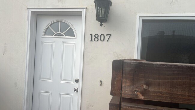 Building Photo - 1807 Donax Ave