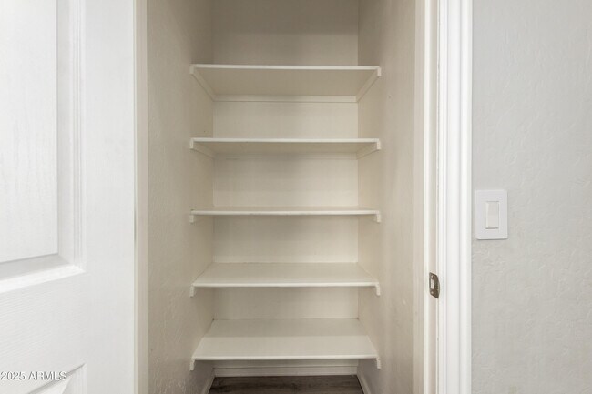 Building Photo - 3437 E Kingbird Pl