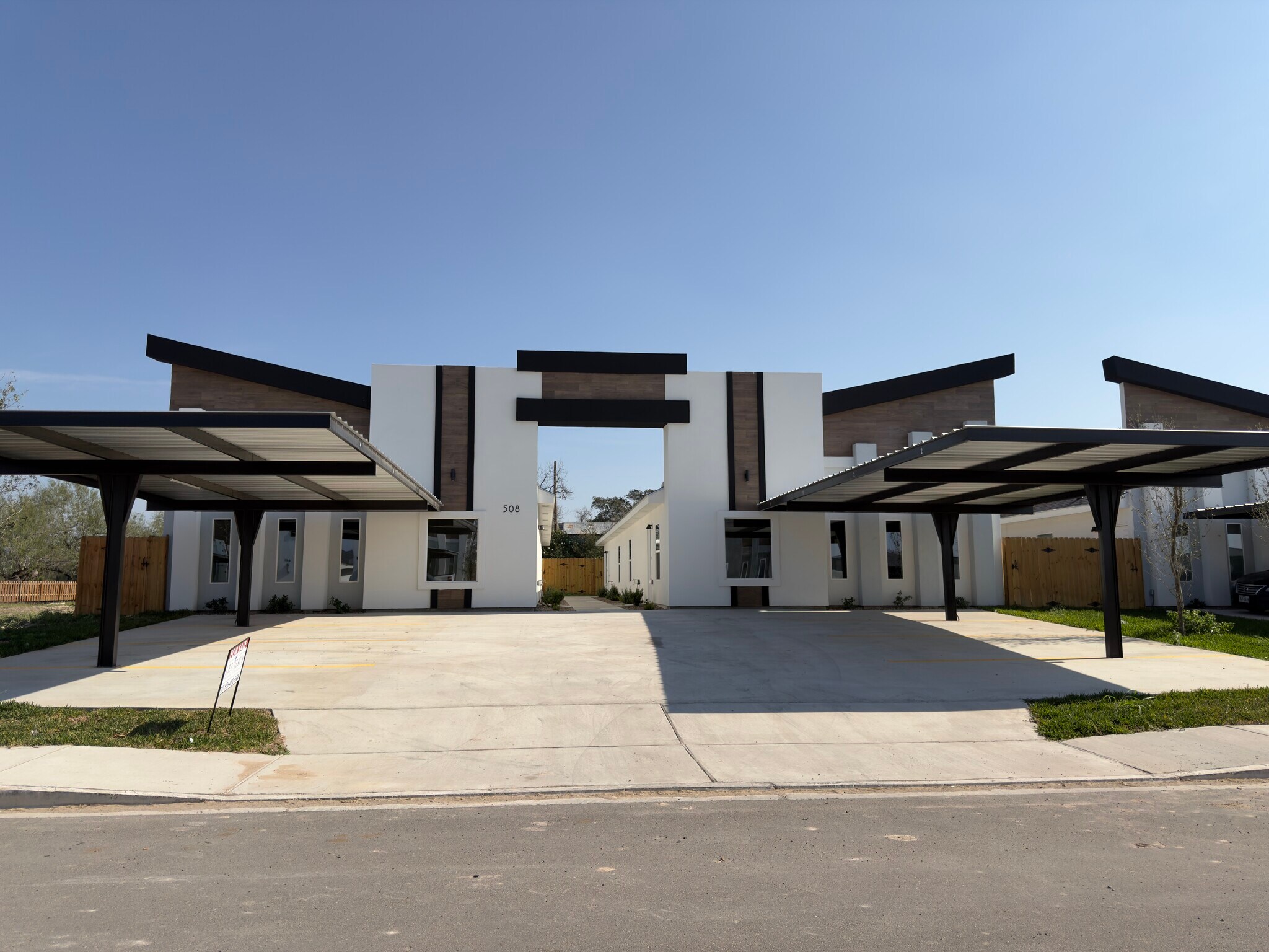 Building Photo - 609 N Alexandrite Ave