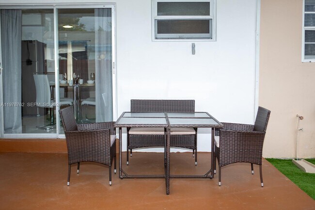 Building Photo - 200 SW 11th St