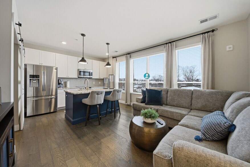 Interior Photo - Luxe 23