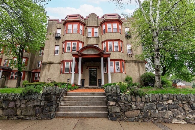 Building Photo - 569 Franklin St