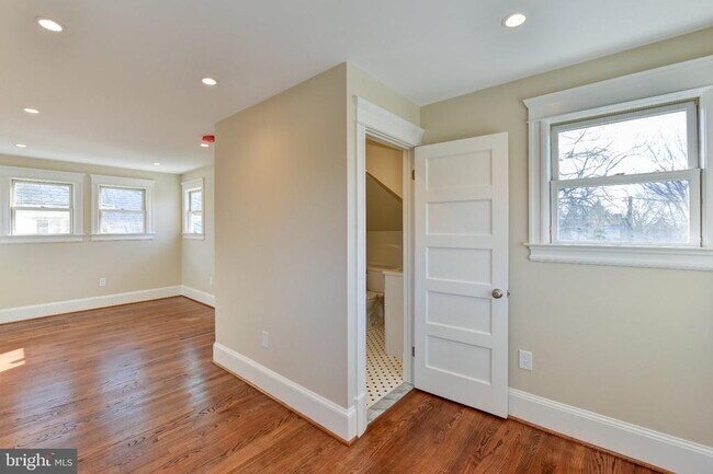 Building Photo - 4215 River Rd NW