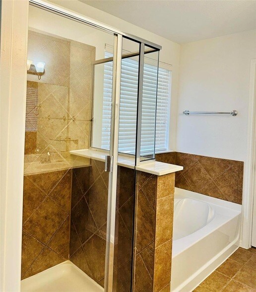 Building Photo - 2800 Canyon Valley Run