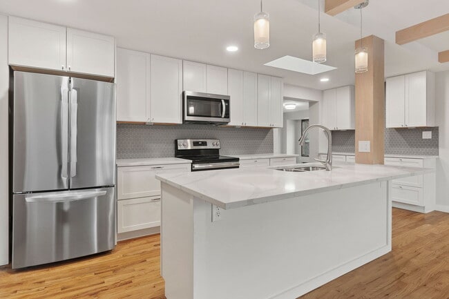 Building Photo - 4210 Balsam St