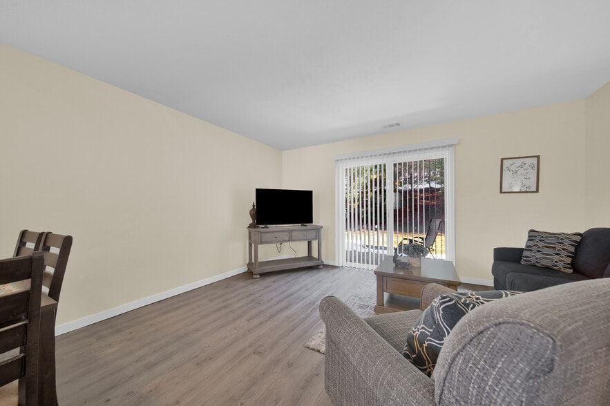 Building Photo - 3865 Vale Dr