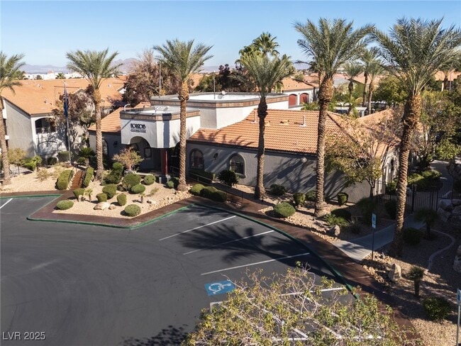 Building Photo - 950 Seven Hills Dr