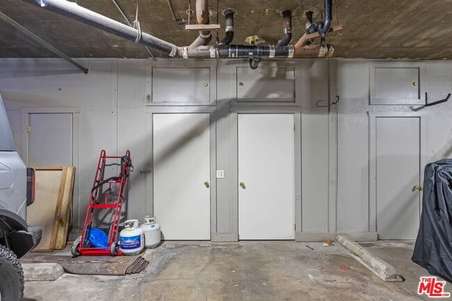 Building Photo - 4637 Park Dr